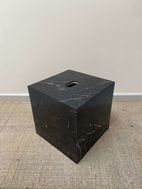 cube noir marquina meuble en marbre